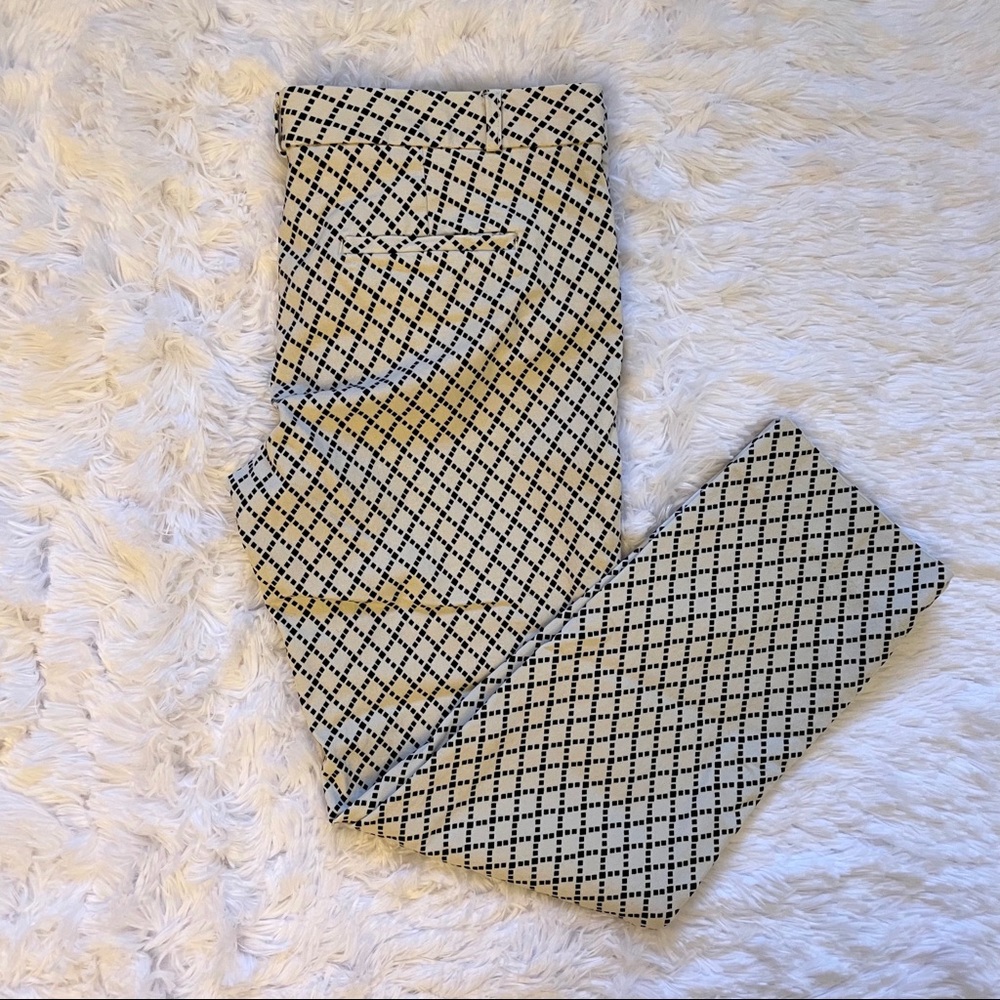 Banana Republic Sloan White with Black Dashed Diamond Pattern Ankle Pants - Sz 8